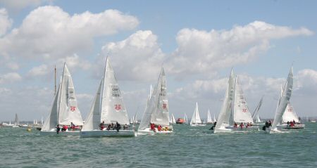 Cross tacking in the Hunter 707 fleet